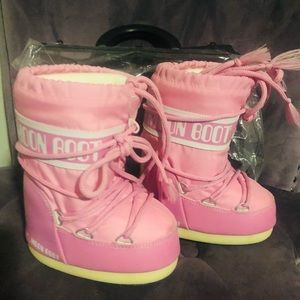 Girls moon boot